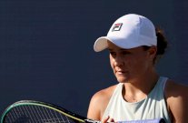 دورة ميامي: بارتي وهاليب تفلتان من خروج مبكر