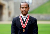 أمير ويلز يُكرّم هاميلتون بوسام