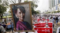 انقلاب ميانمار: سان سو تشي تظهر لأول مرة منذ اعتقالها في محكمة في العاصمة
