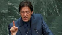 عمران خان: لماذا سقط صاحب الشخصية الكاريزمية؟
