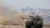 إسرائيل توسع هجومها البري على مخيمات اللاجئين في وسط غزة