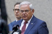 إدانة سيناتور أميركي قدم تسهيلات لمصر بتهم فساد