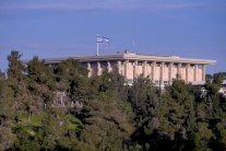 إسرائيل تصادق على طرد عائلات منفذي الهجمات... ماذا يعني ذلك؟