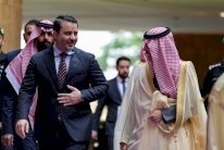 السعودية تقود جهوداً دبلوماسية لدعم استقرار سوريا وتعافيها