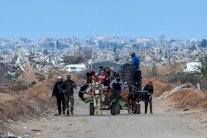 الجيش الإسرائيلي ينسحب من نتساريم، وقمة عربية طارئة لبحث تطورات القضية الفلسطينية نهاية الشهر الحالي