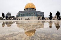 قيود إسرائيلية على دخول الفلسطينيين للصلاة في باحات المسجد الأقصى