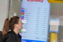 وول ستريت جورنال: كيف سيتغير الاستثمار إذا لم يعد الدولار هو المهيمن على العالم؟