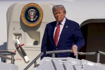 ترامب يلمح إلى 