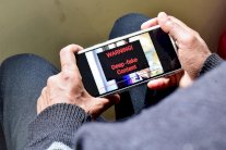 عندما تصبح ملامحك سلعة رقمية.. كيف تحمي نفسك من حُب براد بيت؟