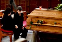 الأم الحزينة في حضرة الغياب: أغنية فيروز الأخيرة مع زياد