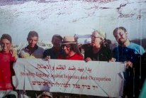 قرية الناشط عودة الهذالين تنتظر جثمانه لدفنه وإدانة قاتله