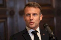 قرار ماكرون فرض تأشيرة دخول على الدبلوماسيين الجزائريين يثير تفاعل رواد مواقع التواصل