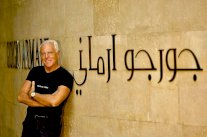 جورجيو أرماني: الأنيق الذي خيّط أسطورته بين الحرب والفن والترف