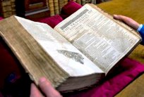 العثور على نسخة نادرة من أول طبعة لأعمال شكسبير