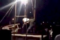 إيراني محكوم بالإعدام يهاجم جلاديه