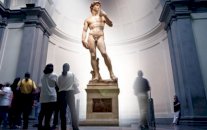 متحف فلورنسا يؤكد ان تمثال داود بخير ولن يسقط أو يُنقل من مكانه