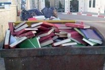 داعش... يحرق آلاف الكتب الثمينة من مكتبات العراقيين