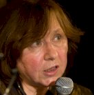 فوز البيلاروسية سفيتلانا ألكسيفيتش بجائزة نوبل للآاب