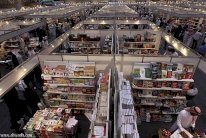 معرض الرياض للكتاب يسدل فعالياته وسط مطالبات بالتمديد