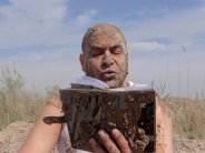 شعراء عراقيون يقرأون قصائدهم في حقول ألغام حقيقية!