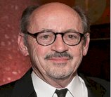 بيلي كولينز: قصيدتان عما تفكر فيه الكلاب