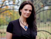 كالى تايلور: طقطقات وعيون وعصافير (قصة) 