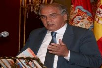 فوز المغربي محمد بنطلحة بـجائزة 