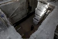 فنانة هولندية تحول الدمار الى تحفة فنية في غزة