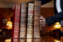 شعبية شكسبير في الخارج أوسع منها في بلده