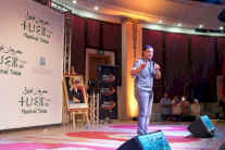 الشاعر المصري هشام الجخ يفتتح مهرجان ثويزا في طنجة