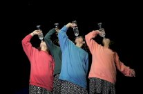 مسرحية يقول لي شيئآ لفرقة مكسيم غوركي الالمانية في ستوكهولم