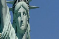 آل مانديل: تأقلم عائلة أميركية مع زلزال الأزمة المالية