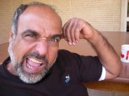 مسرحي عراقي يعلن اعتزاله احتجاجا على سياسة تجويع الفنانين