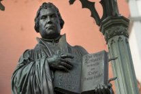 هل كان مارتن لوثر نبيًا أم متمردًا؟