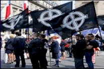 عصر انحدار القيم ... هل تستريح الديمقراطية؟