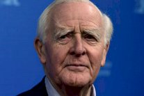 روائي بريطاني يشبّه رئاسة ترمب بصعود الفاشية في الثلاثينات