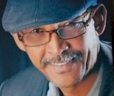 حسن محمد إدريس: عيون ومقهى ضامر