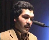 الشاعر الايراني أکبر إلبیگي: دمعة على خدّ الله