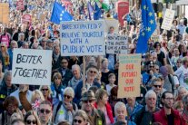 قلق المواطن وقود الشعبوية في الغرب