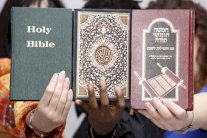 المقدس منظومة شاملة تتجاوز المفهوم الديني