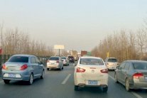 الصين وفيتنام يتعهدان بتعميق التعاون البري