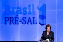 الصين الوطنية تفوز بمناقصة لتطوير حقل نفطي في البرازيل