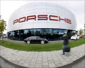 شركة بورش تبدأ بسحب سيارات في الصين