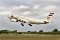 ناقلات أبوظبي ودبي توقع صفقات ضخمة في اليوم الأول لمعرض الطيران