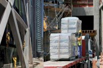 قطر: الانتقادات التي نتعرّض لها حول العمّال 