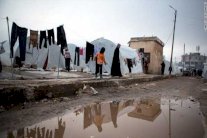 اللاجئون السوريون في لبنان يغرقون في الفقر والديون