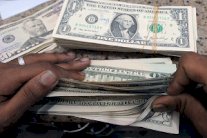إرتفاع الدولار والأنظار على بيانات الوظائف الأميركية