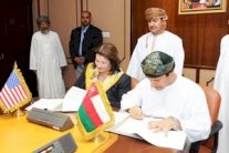 سلطنة عمان والولايات المتحدة توقعان اتفاقية الأجواء المفتوحة