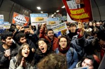 الليرة التركية تتراجع بسبب فضيحة الفساد 