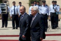 عباس يبحث في روسيا مشروعًا لاستخراج الغاز بمليار دولار 